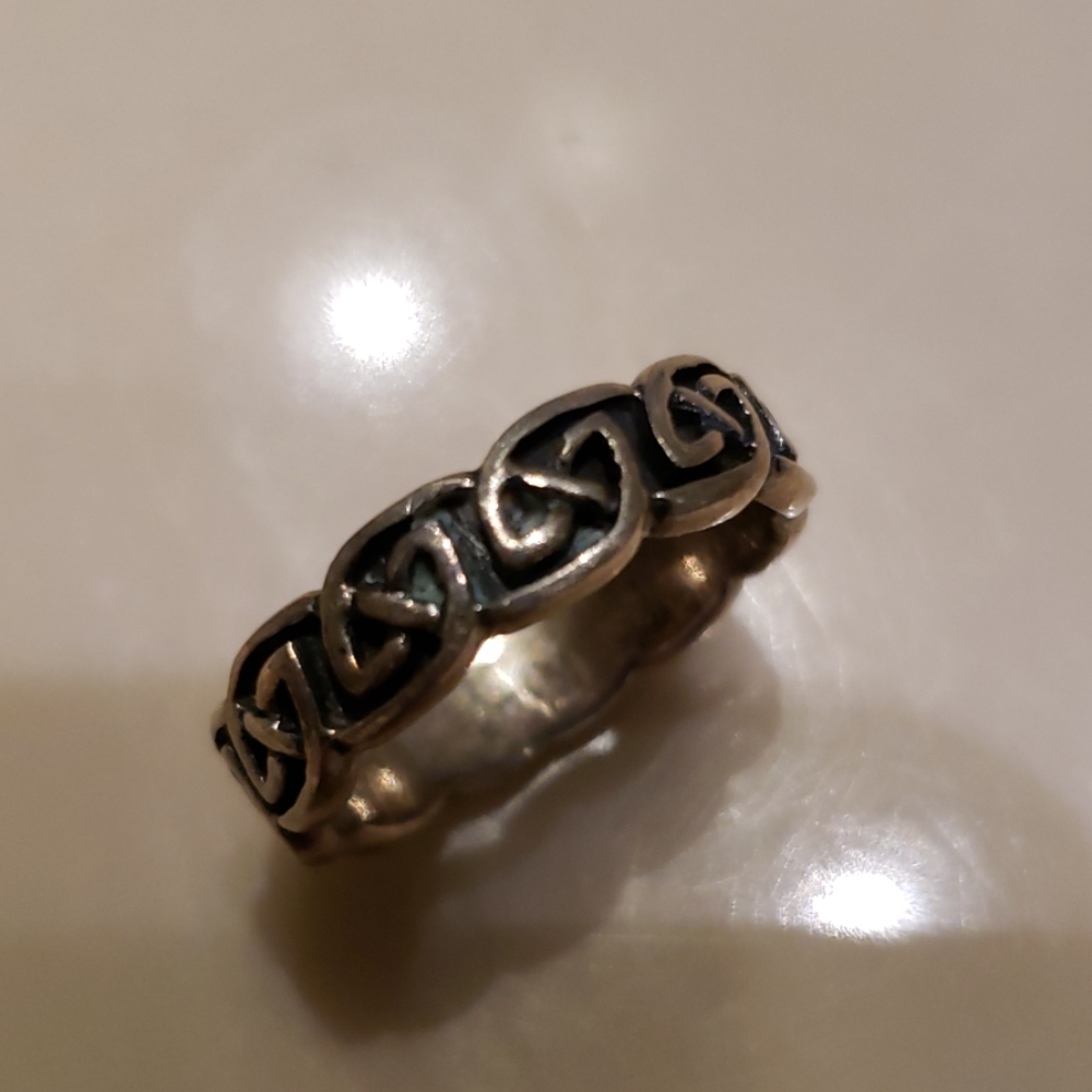 ☘ Sterling Silver Celtic Knot Band Ring 🍀